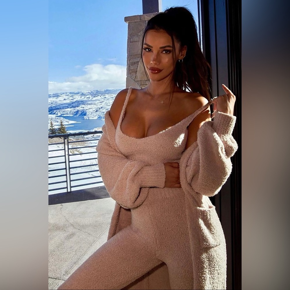 FashionNova 3-piece legging set - Picture 6 of 10